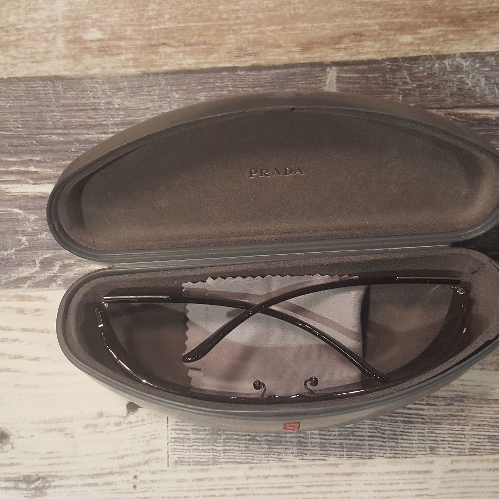 Prada Mens sunglasses with case - Picture 5 of 7